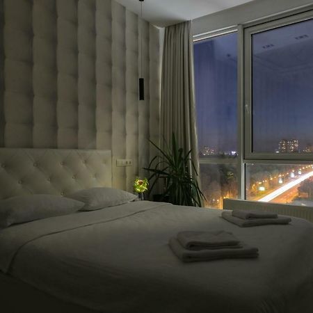 Black&White Apartment In Smart Plaza เคียฟ ภายนอก รูปภาพ