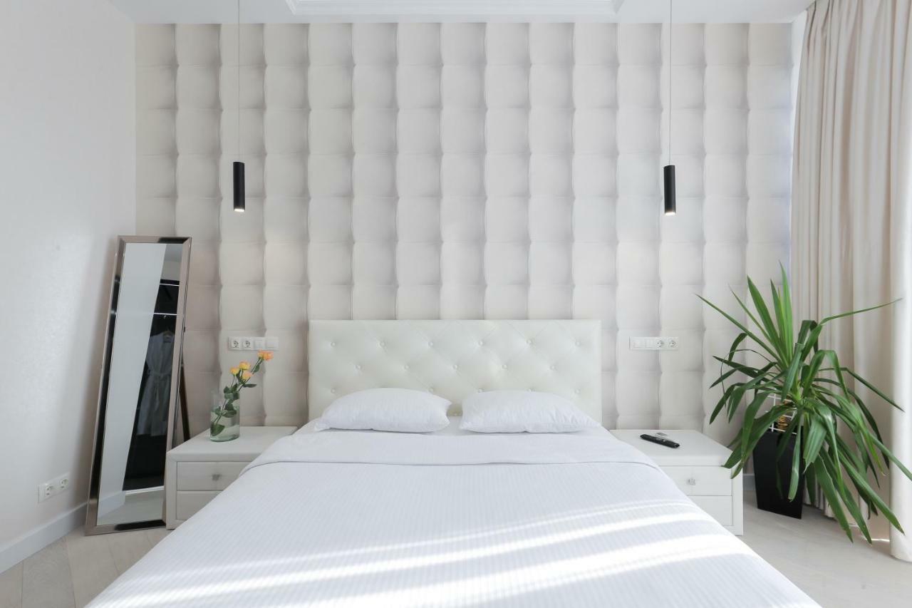Black&White Apartment In Smart Plaza เคียฟ ภายนอก รูปภาพ