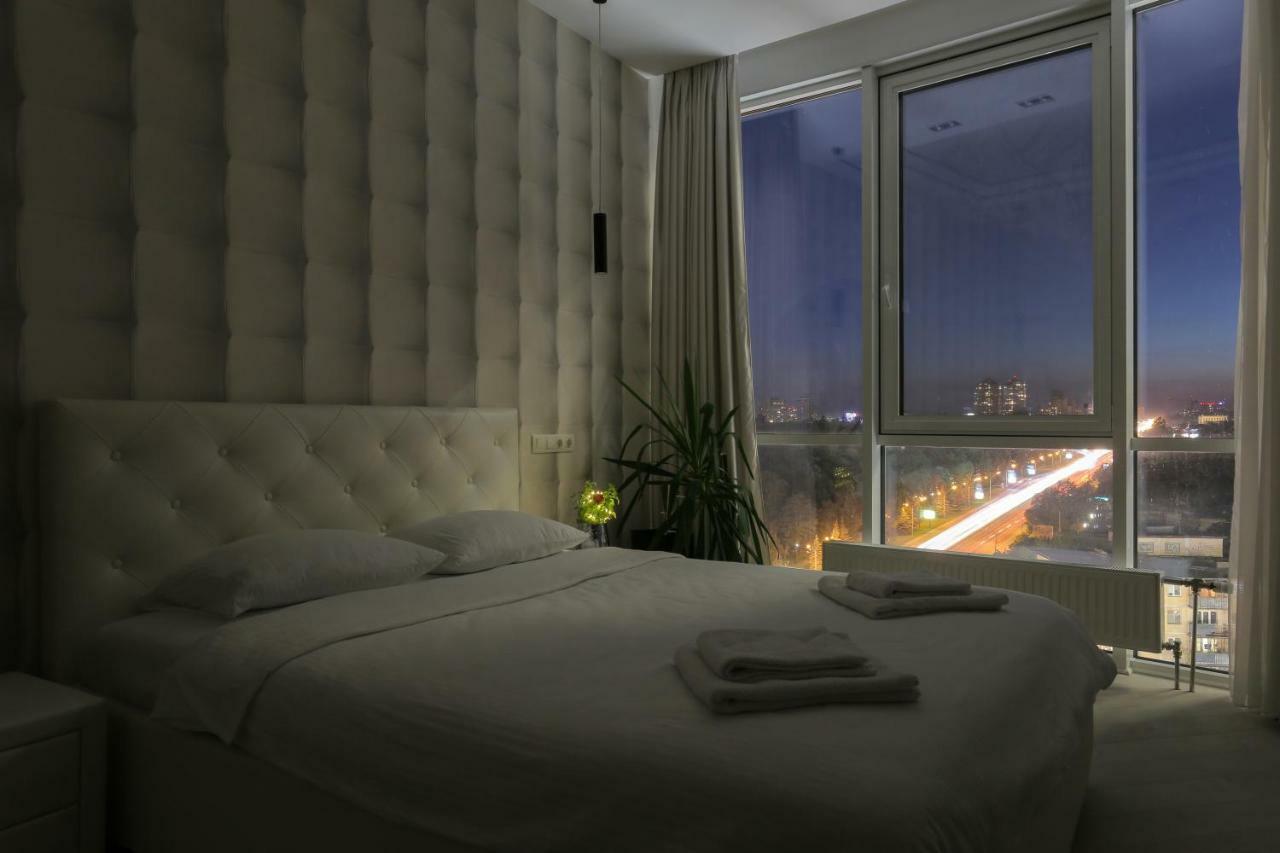 Black&White Apartment In Smart Plaza เคียฟ ภายนอก รูปภาพ