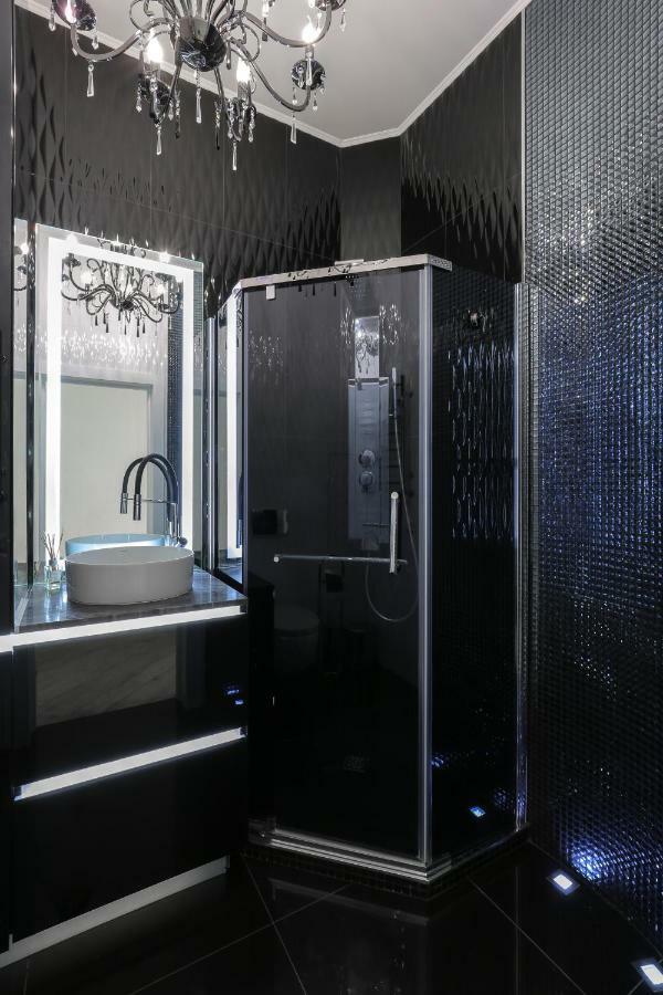 Black&White Apartment In Smart Plaza เคียฟ ภายนอก รูปภาพ
