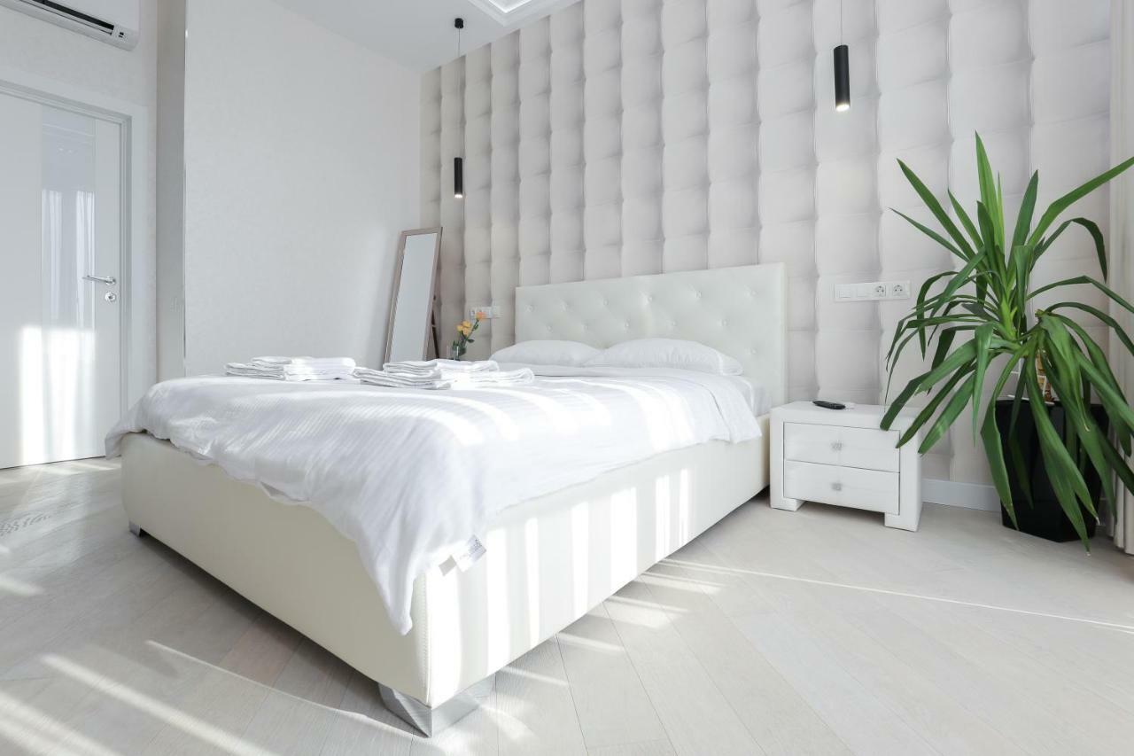 Black&White Apartment In Smart Plaza เคียฟ ภายนอก รูปภาพ