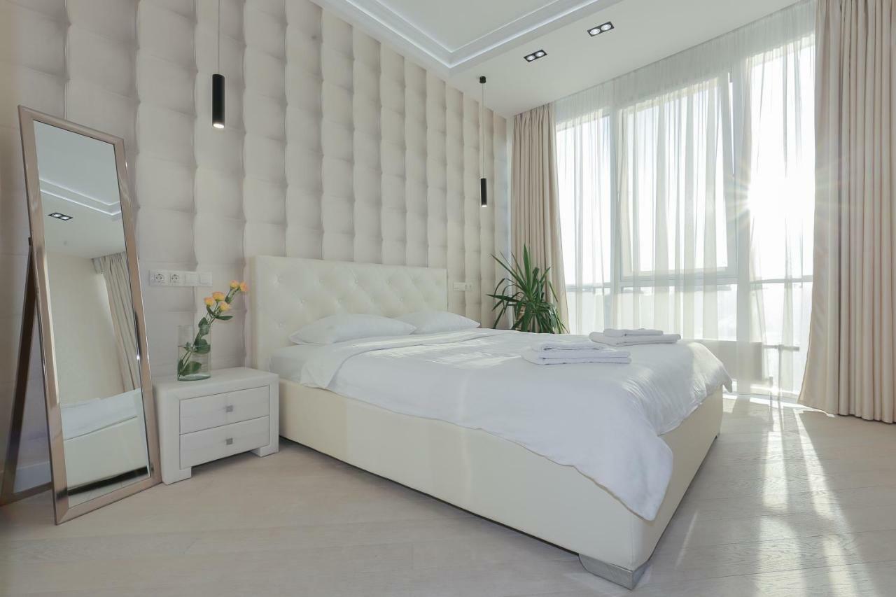 Black&White Apartment In Smart Plaza เคียฟ ภายนอก รูปภาพ