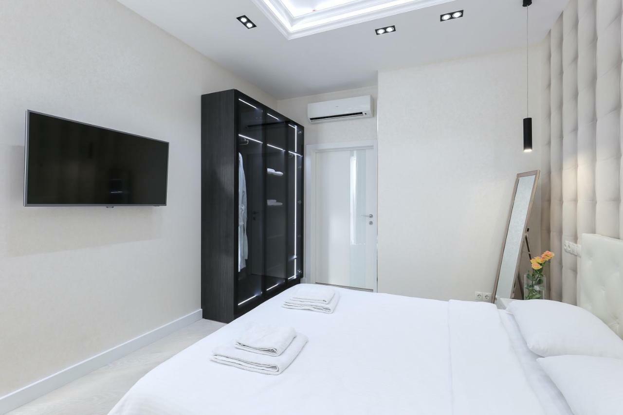 Black&White Apartment In Smart Plaza เคียฟ ภายนอก รูปภาพ