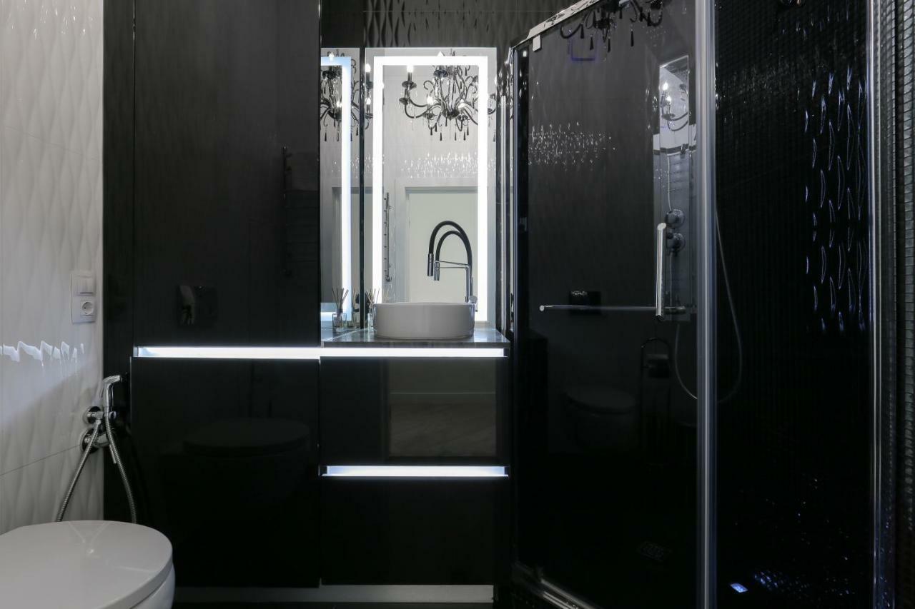 Black&White Apartment In Smart Plaza เคียฟ ภายนอก รูปภาพ