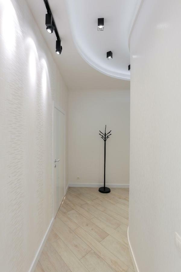 Black&White Apartment In Smart Plaza เคียฟ ภายนอก รูปภาพ